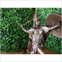 ATENA RZUCAJ�CA OSZCZEPEM Z SOW� VERONESE (WU76978A4)