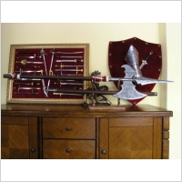 WIELKA ZDOBIONA REPLIKA BRONI - HALABARDA(8501)