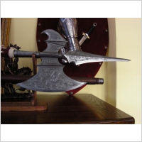 WIELKA ZDOBIONA REPLIKA BRONI - HALABARDA(8501)